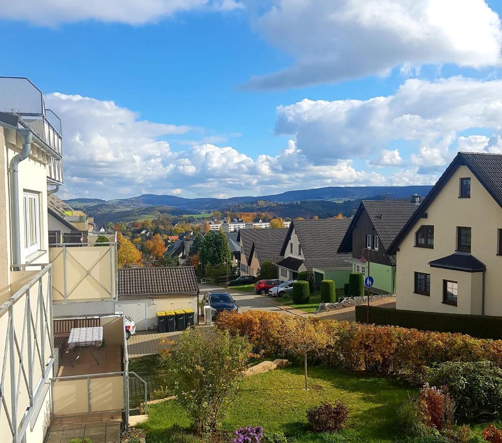 Modernes Apartment im Grünen,WLAN, TV, Kaffee, Parken Schwarzenberg/Erzgebirge Exterior foto